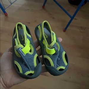 Nike Toddler Sun-ray water sandals 5c